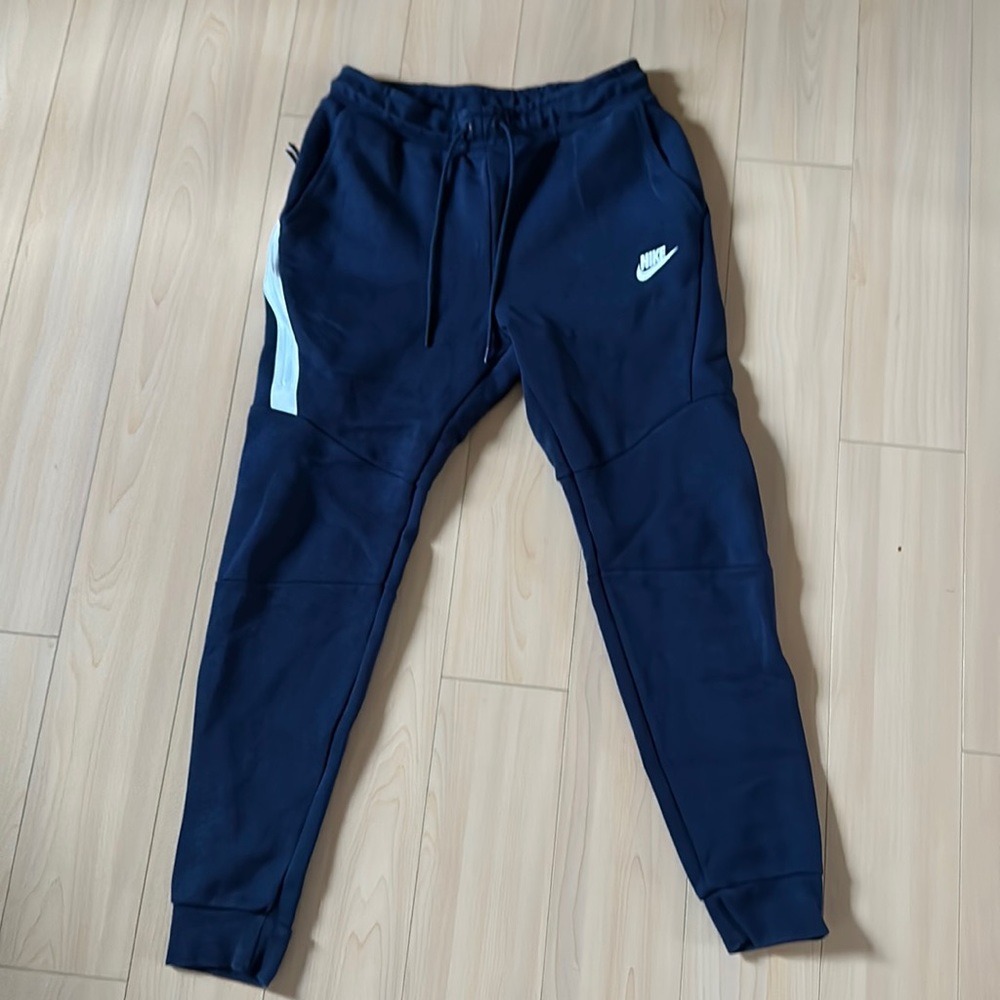 Nike men’s sweatpants. Jogger style. Size small. Dark blue.